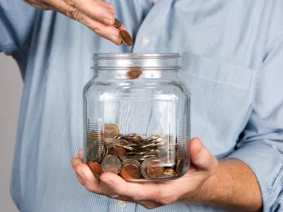 איך לחסוך כסף ולצמצם בהוצאות